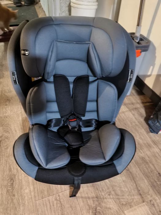 Новое автокресло