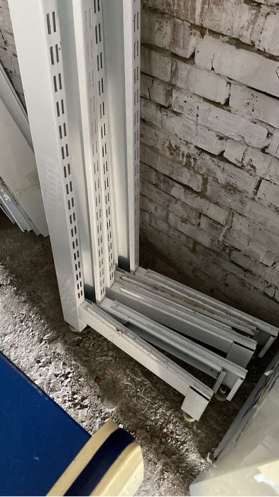 Продам полки стилажи для магазина
