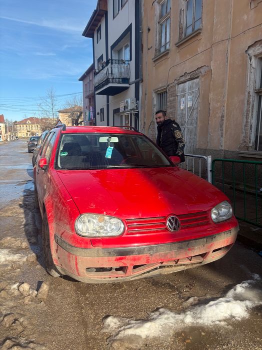 Продава се на части може и цяла голф 4 1.9 TDI 116к.с