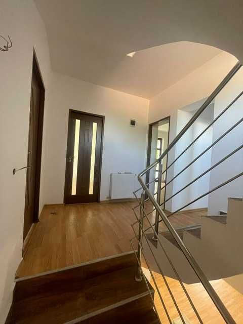 Casa solida, moderna si luminoasa: liniste totala in natura!