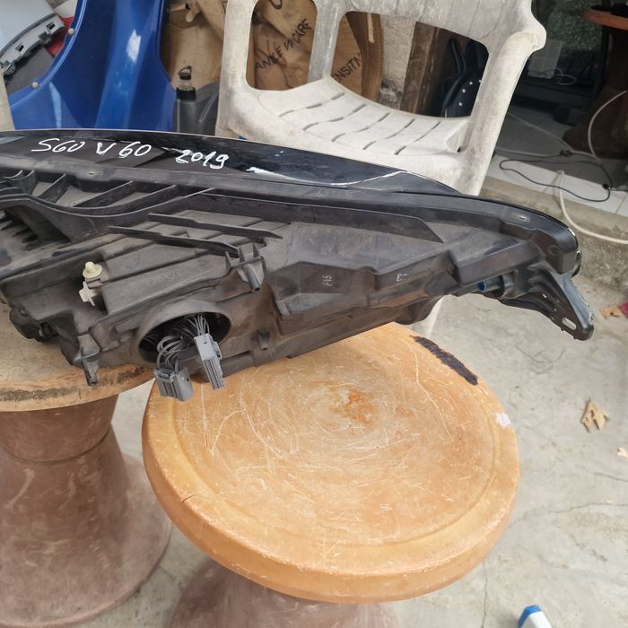 Volvo S60 V60 2019 ляв фар 2бр