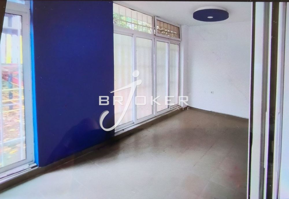 Дава се под наем Магазин в Кърджали, Център - 80 кв.м за 408 € - Снимка #5