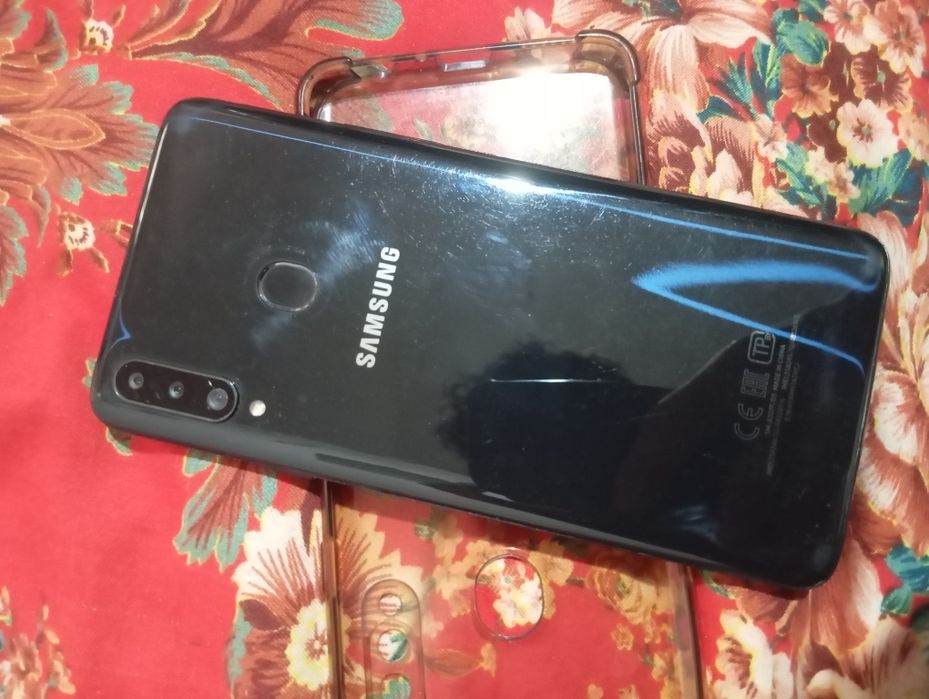 Samsung A20s стоит