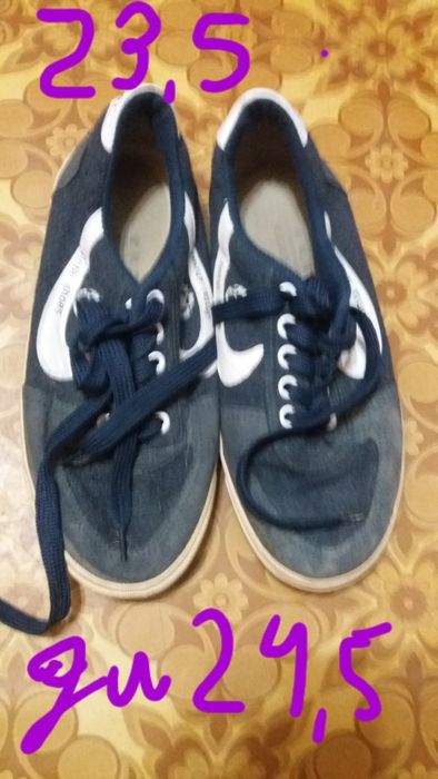 продаются кеды для физры