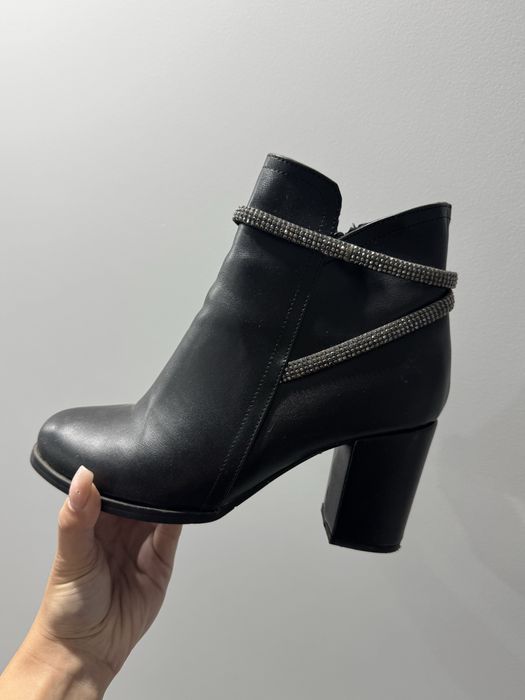 Черни ботушки на ток