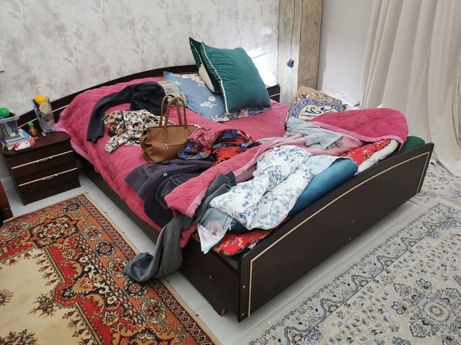 Кровать спальная