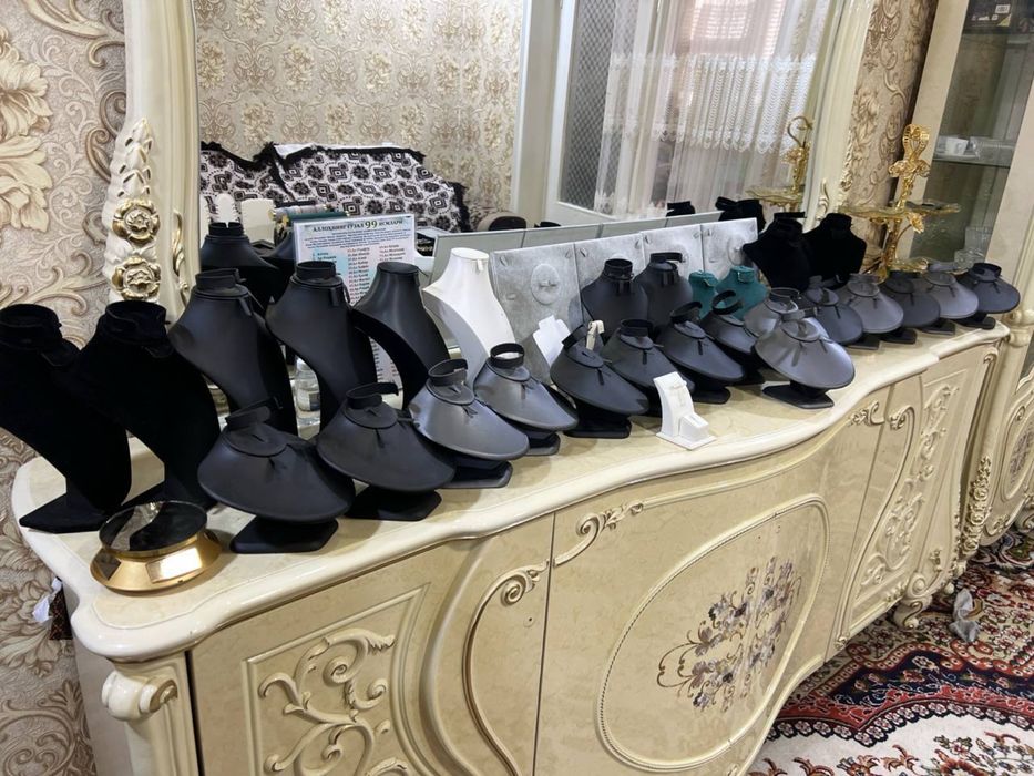 Маникены для ювилерных украшений