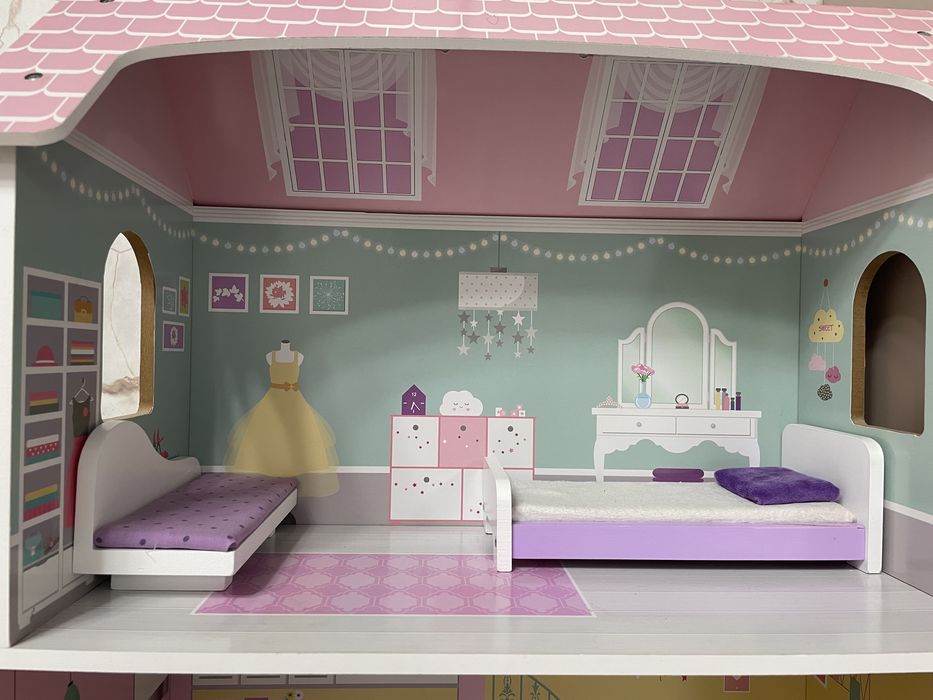 Игрушечный домик для куклы