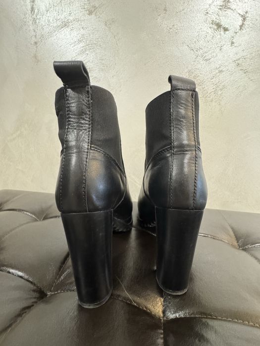 Дамски боти на висок ток