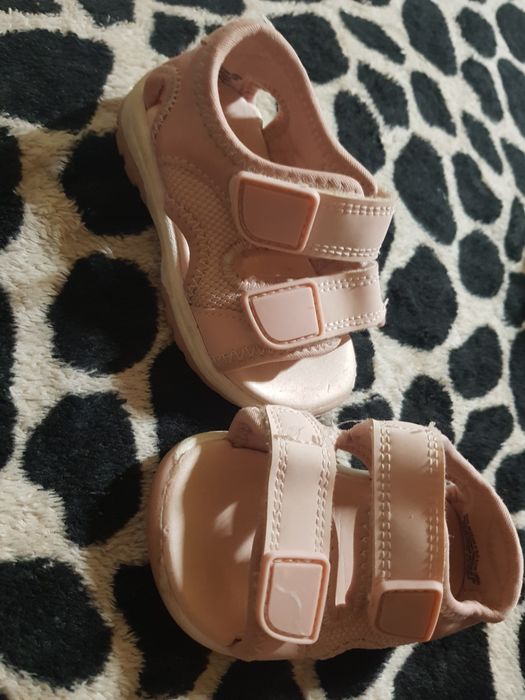 sandalute fetite marimea 19 -20