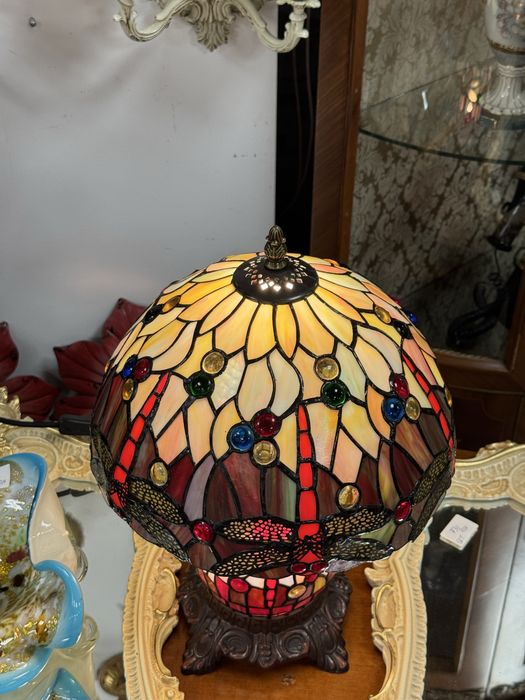 Lampa deosebita stil tiffany cu bec in picior