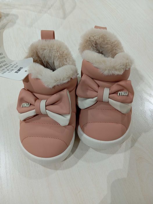 Уги детские размер 24-25 . Новые