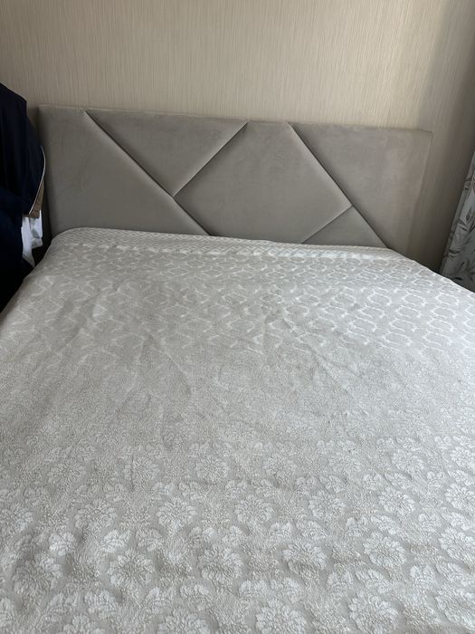 Кровать 180*200 без матраса