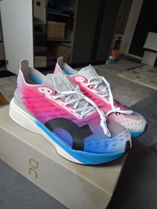 On Running Cloudboom Strike 43 Noi