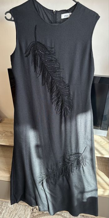 Rochie cu broderie si margele Zara