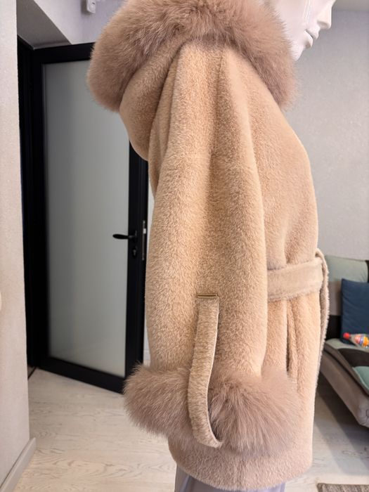 Haina Alcantara cu blana naturala de calitate