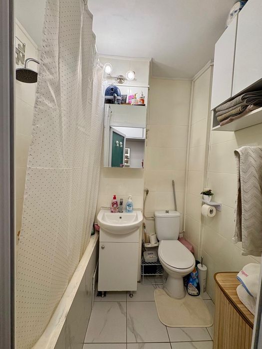 Apartament semidecomandat Valea Roșie