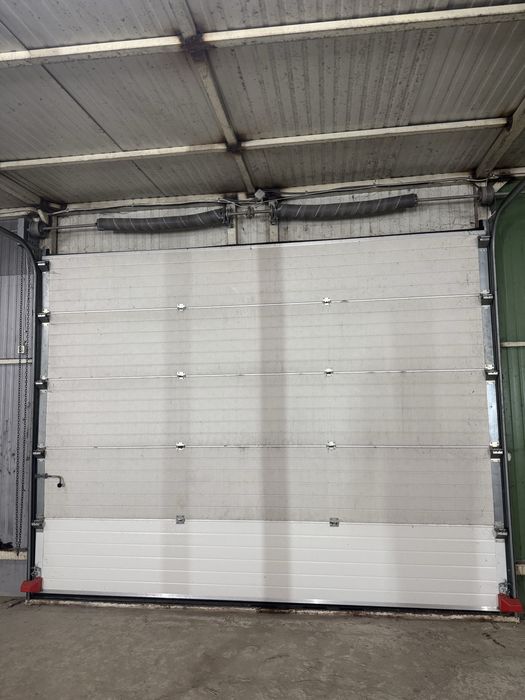 Hala 300 mp2+Curte Betonata 800 mp2