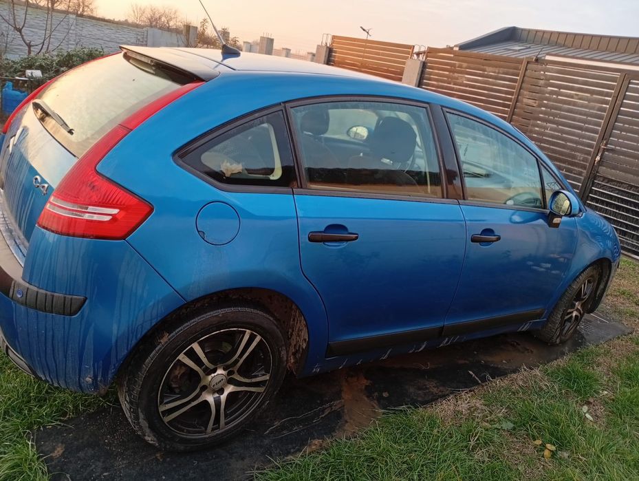 Citroen c4 ………..
