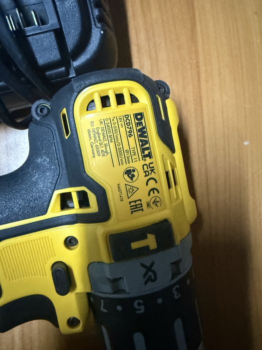 2 bormasini dewalt dcd796 o baterie plus incarcator