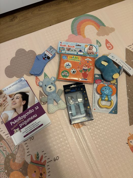Лот Бебешки играчки, прибори и книга