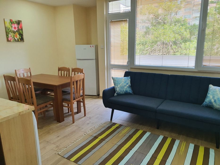 Дава се под наем Тристаен апартамент в Плевен, Идеален център - 70 кв.м за 408 € - Снимка #1