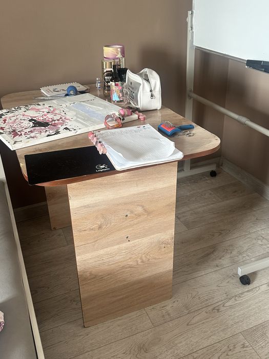 Отдам стол 1000 тенге