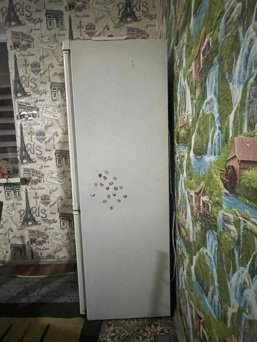 Продается бу холодильник , работает