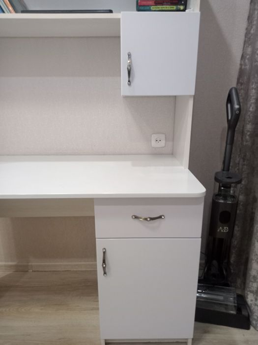 Продам письмины стол