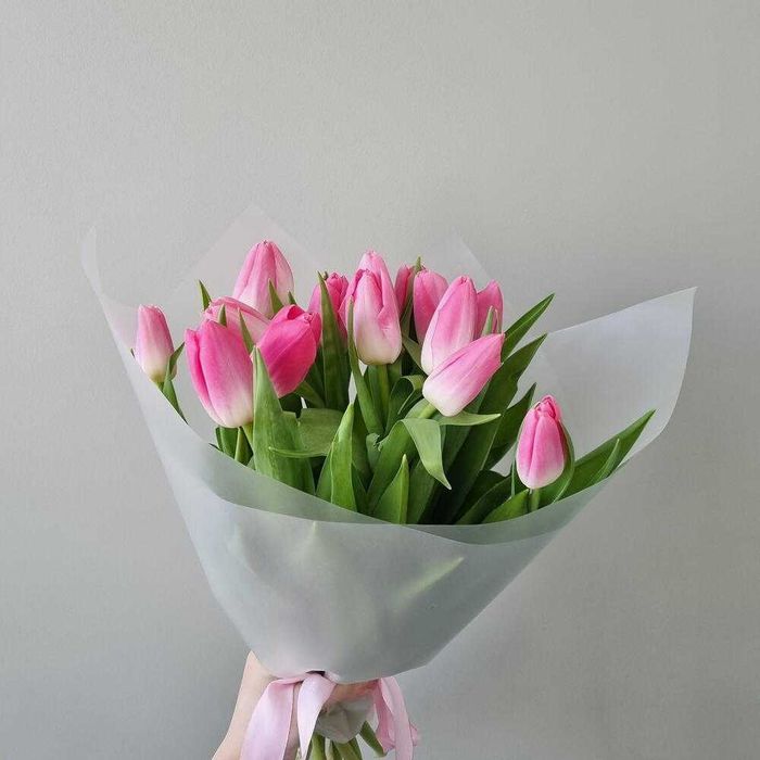 Свежие тюльпаны с красивым оформлением