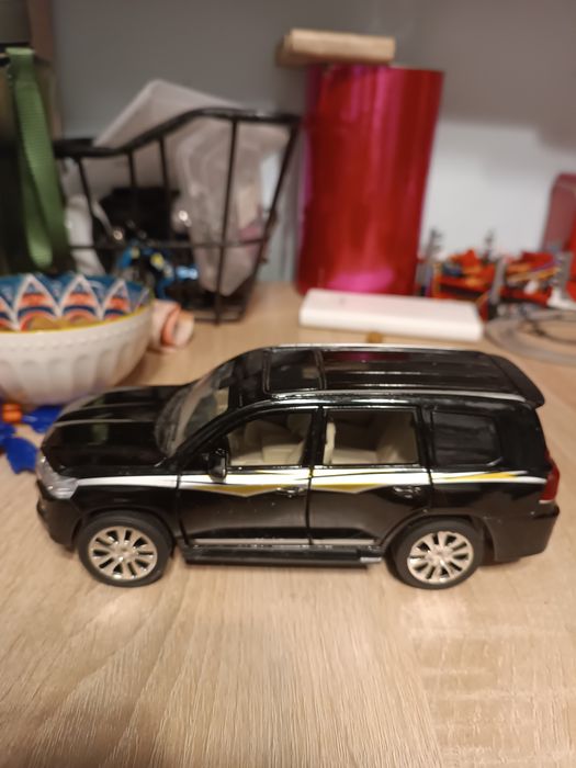 Машинка игрушечная