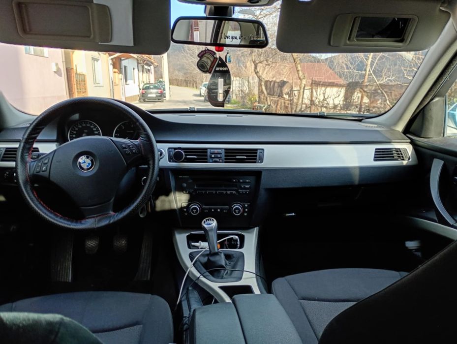 Vând BMW 320D...