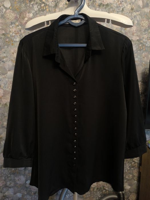 Продаю блузки женские