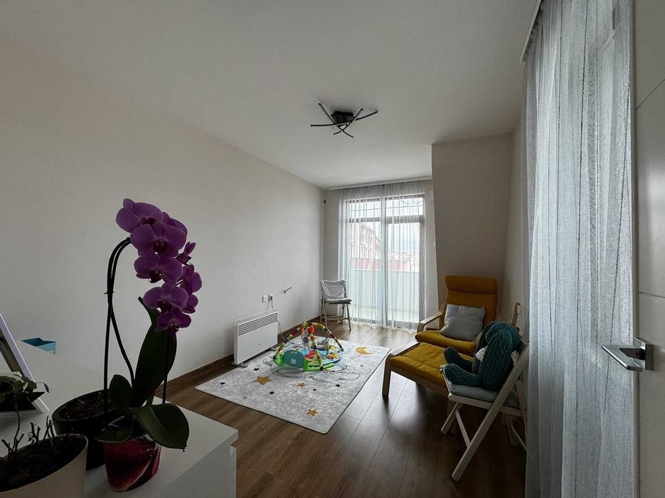 Продава се Тристаен апартамент в Русе, Център - 87 кв.м за 1764 €/кв.м - Снимка #8