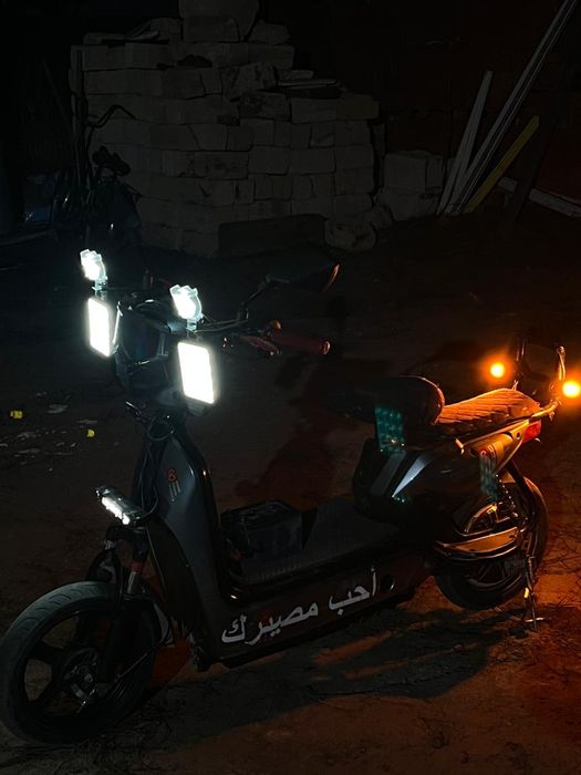 Продам скутер ск8