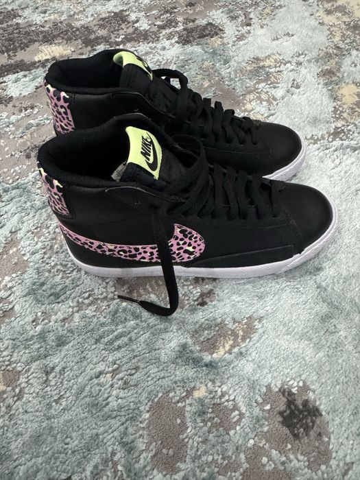 Vand adidasi nike