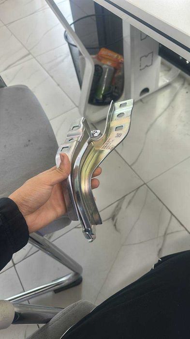 Петля капота Hyundai Elantra
