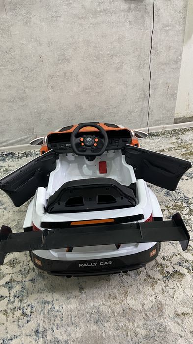 Детская машинка на пульте