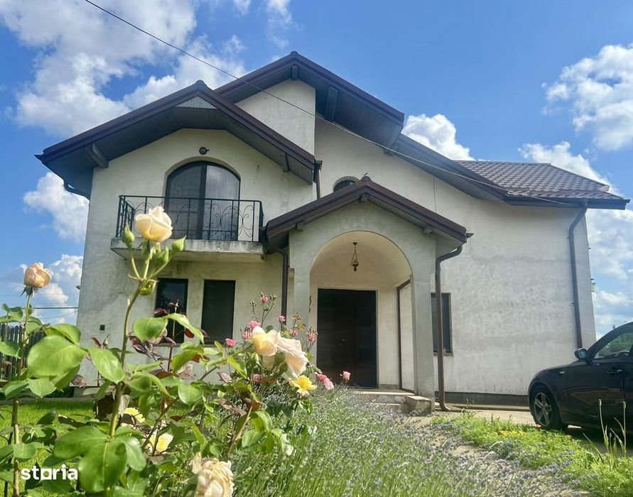 Vilă 1000 mp teren, 6 camere, garaj 2 mașini, foișor - Valea Lupului