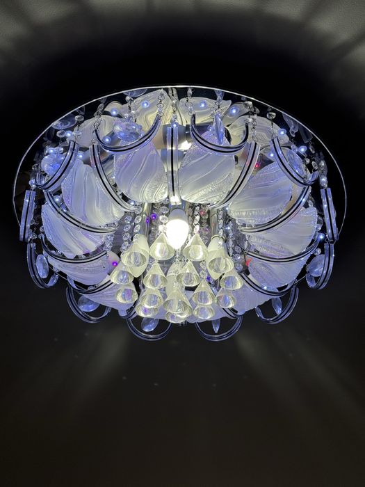 Продам люстры разных размеров