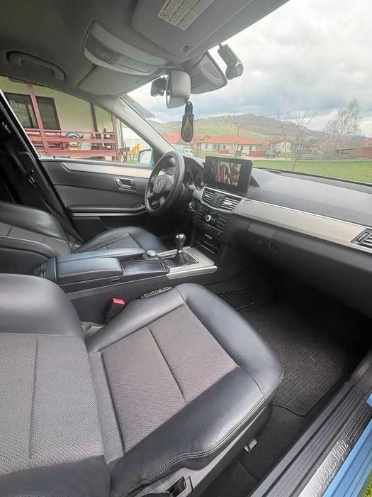 vând Mercedes E class, benzină