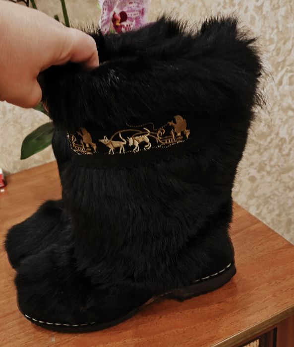 Продам  женские унты