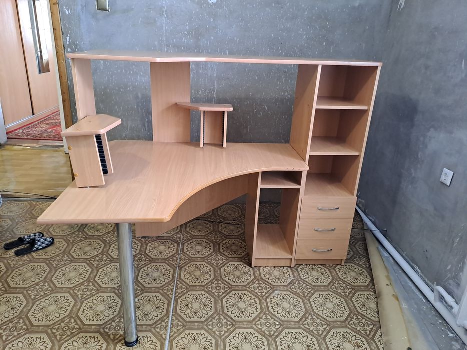Компьютерный стол