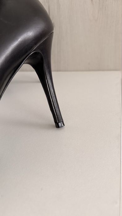 Продам сапожки черные