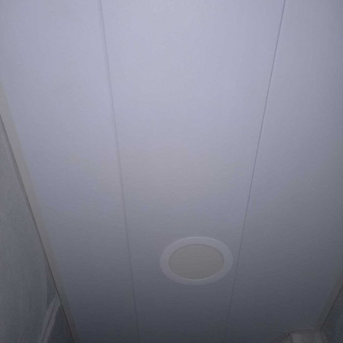 Продам пластиковые панели белого цвета (остатки от ремонта).