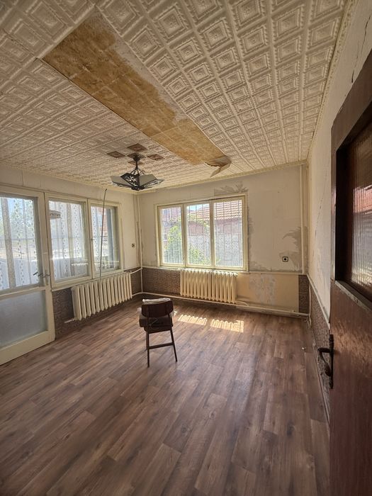 Продава се Къща в Чирпан - 800 кв.м за 58 €/кв.м - Снимка #2