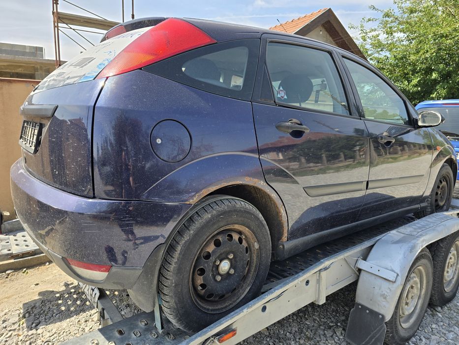 Продавам форд фокус 1.8 дти на части