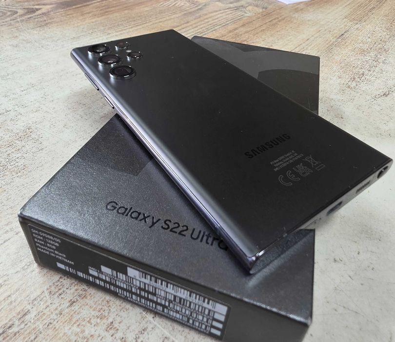 Samsung S22 Ultra Phantom Black 128GB в доста добро състояние