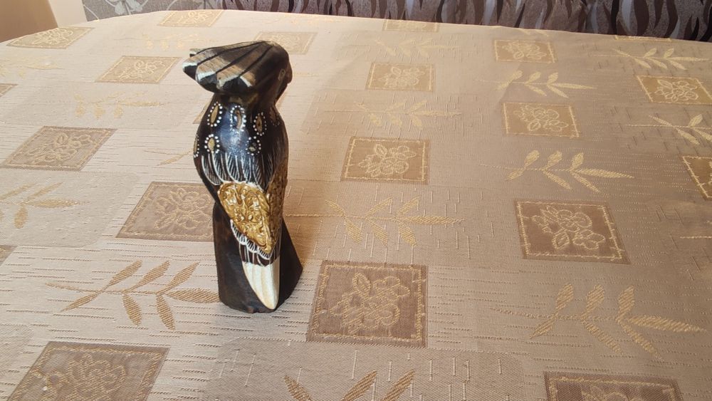 Дървена фигура папагал