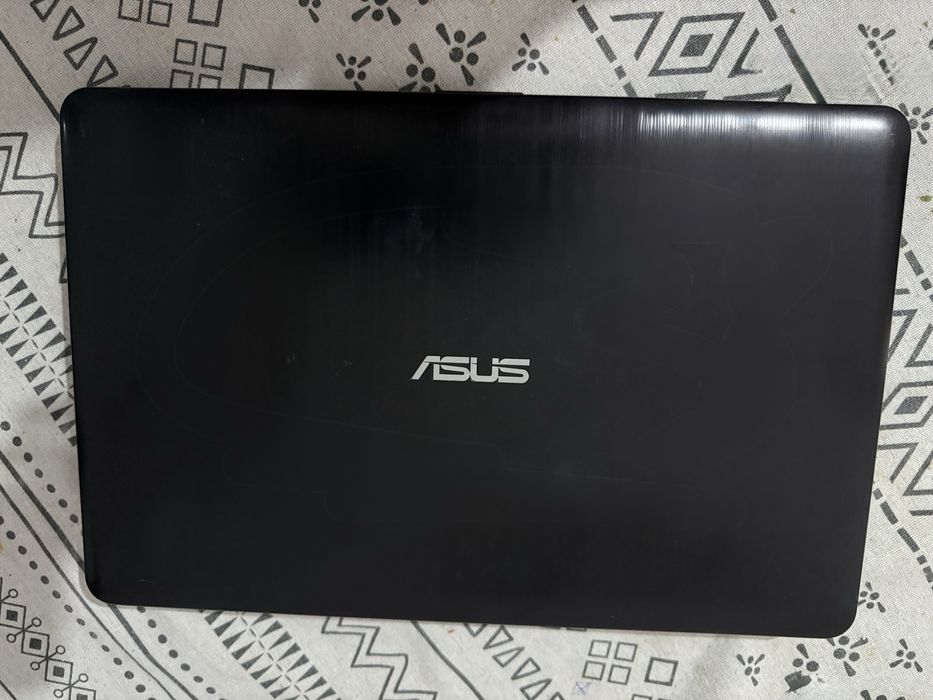 Ноутбук ASUS в хорошем состоянии